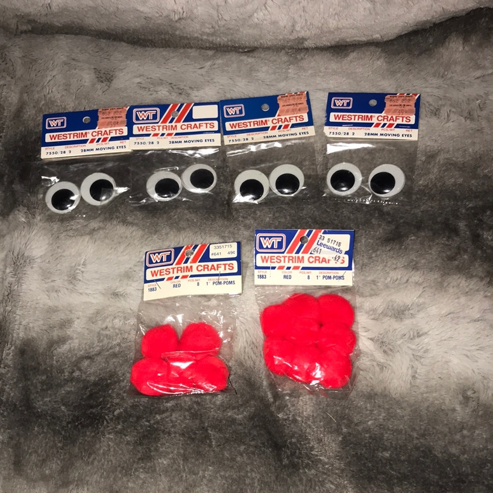 Westrim crafts Vintage bundle of 28mm moving eyes 👀 and 13 red Pom poms